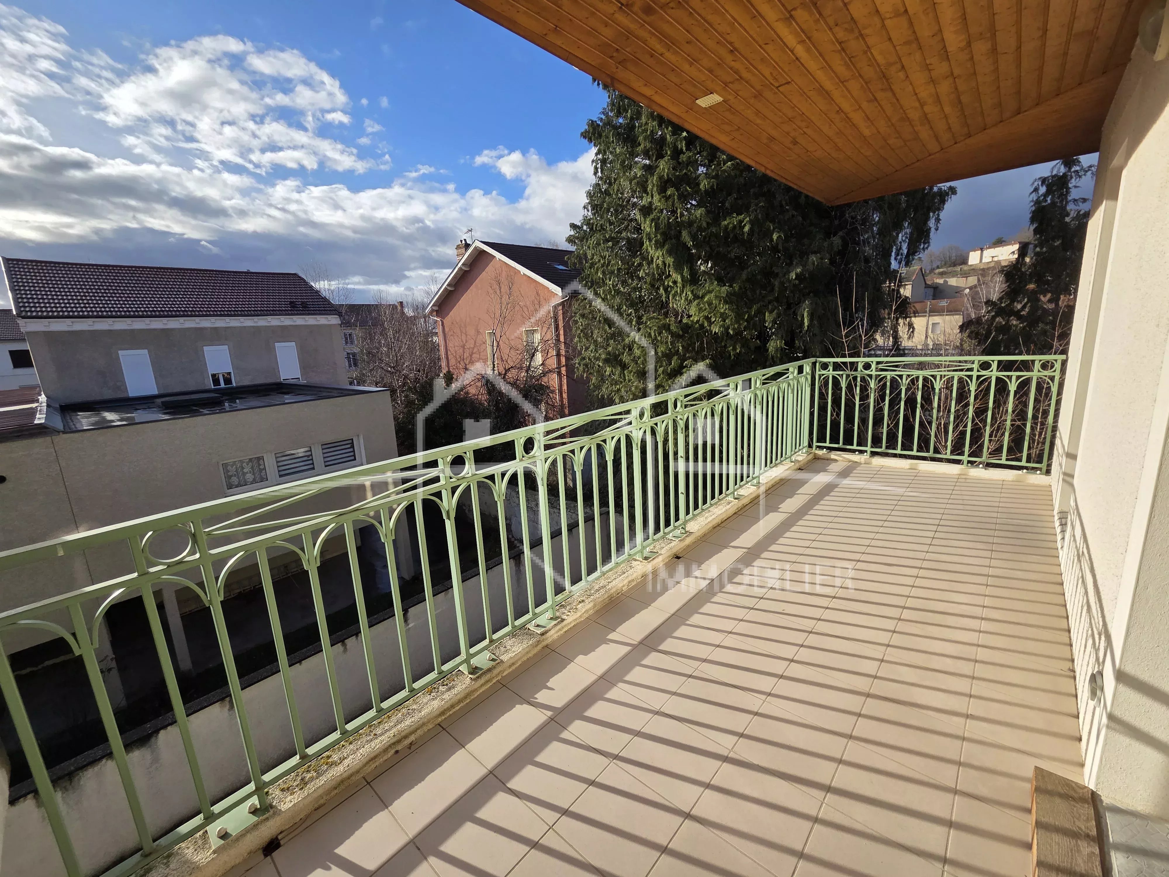APPARTEMENT T2 AVEC TERRASSE / GARAGE