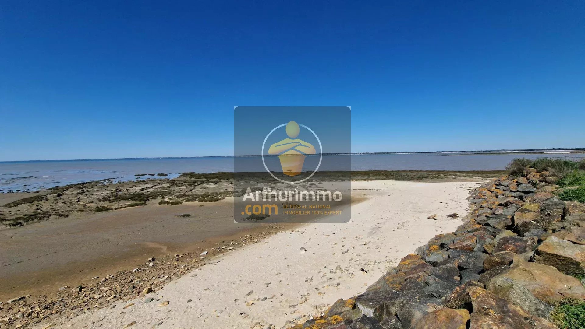 Longère vendéenne au bord de la mer