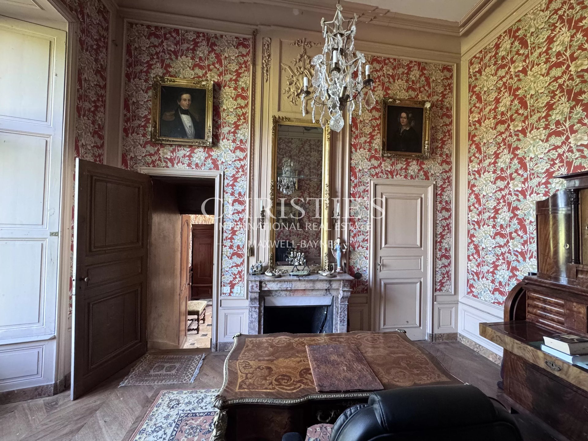 9 Bedroom Chateau's Image 23