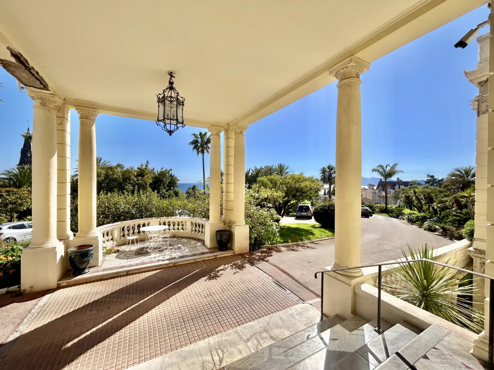 Elegant 3-Bedroom Apartment with Sea View in Cannes