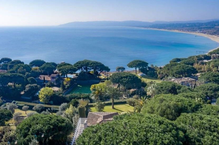 Propriété exclusive située dans un domaine fermé - plage à pied