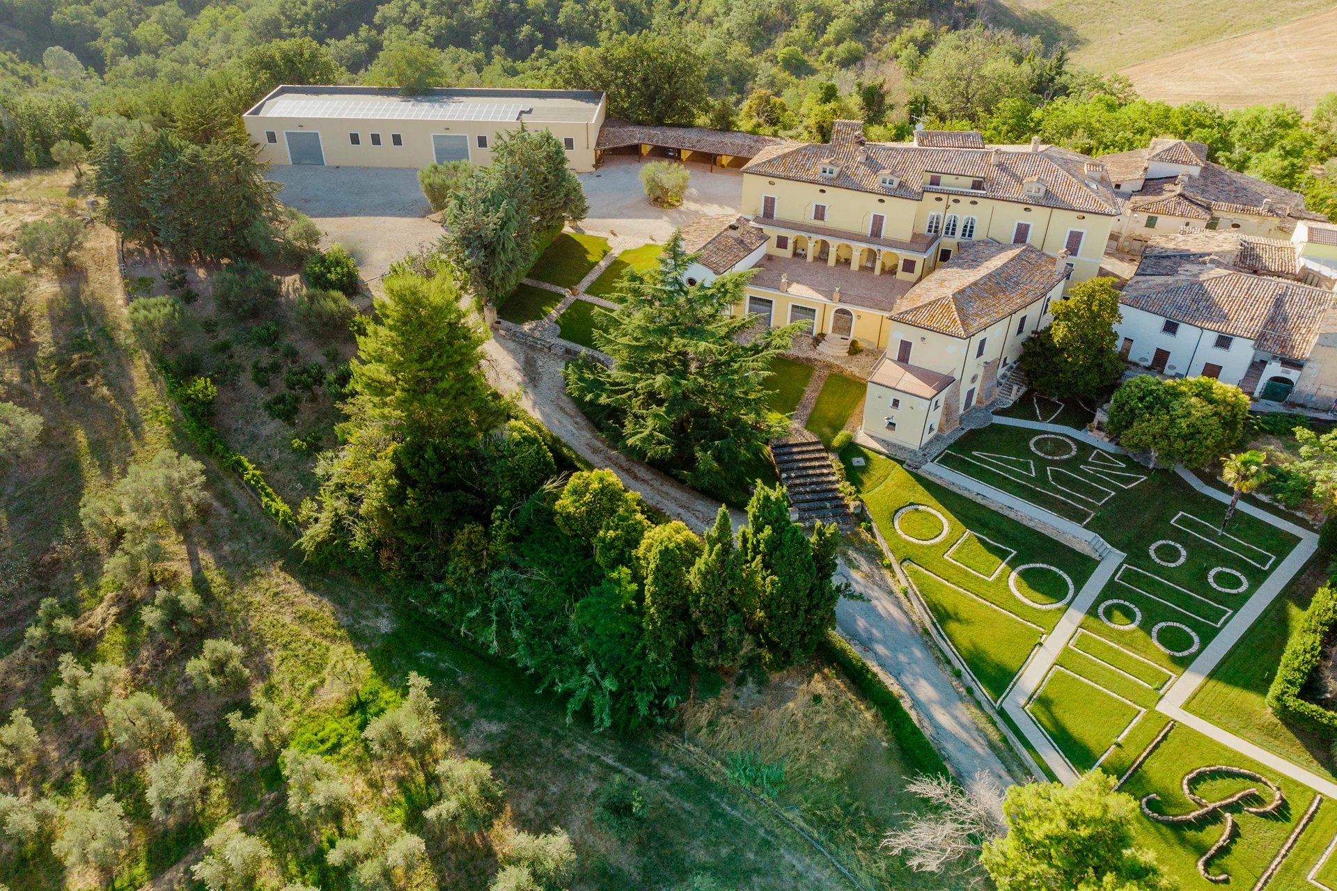 PRESTIGIOSA TENUTA CON PARCO IN VENDITA A 30' DAL MARE, ABRUZZO