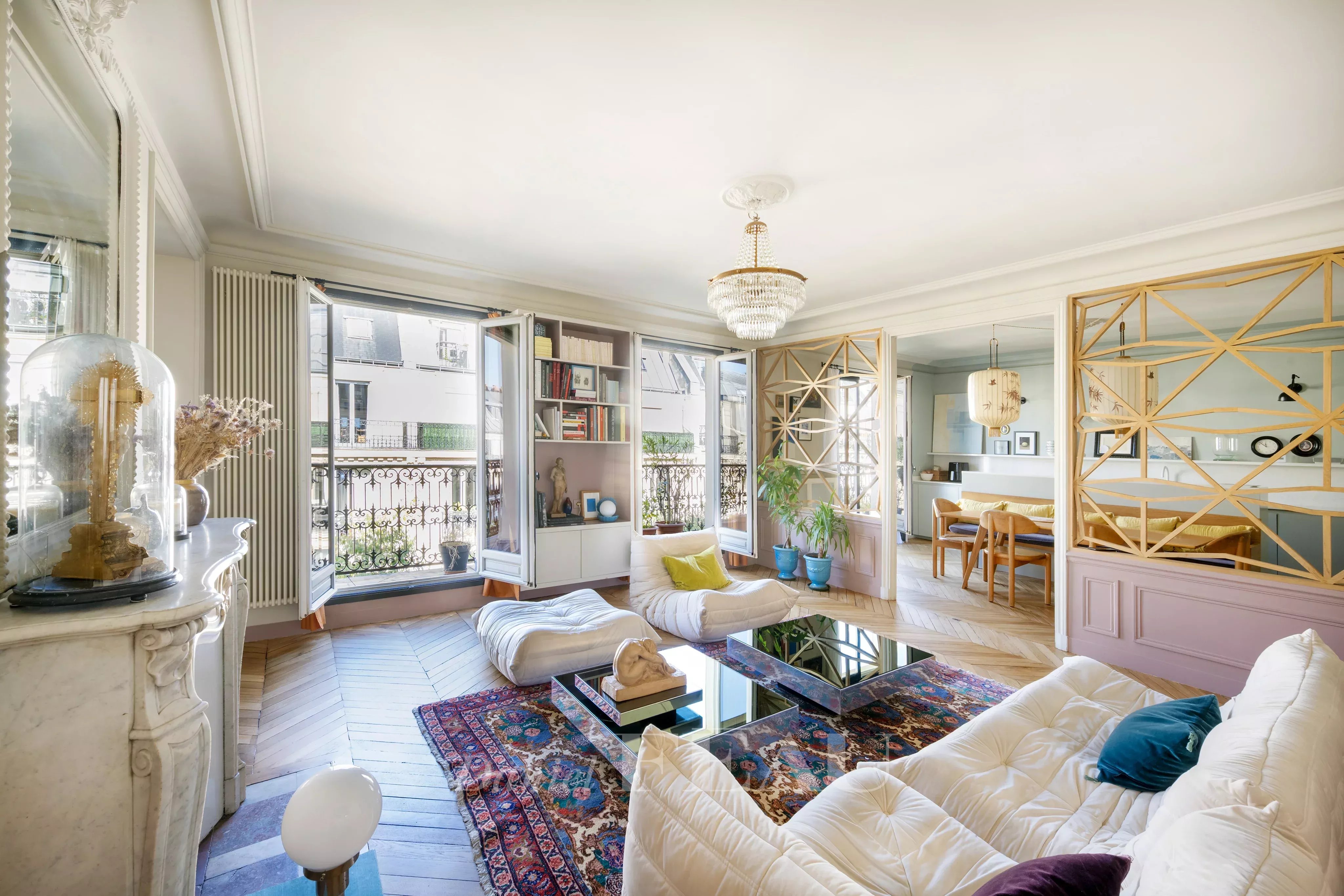 Paris 9th District – A bright family apartment