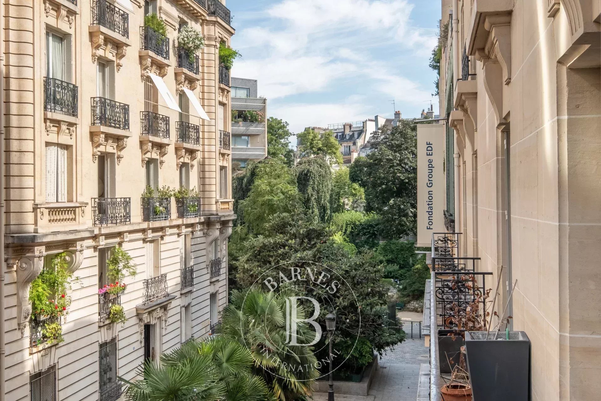 Paris 7 - Sèvres Babylone - Family apartment with reception rooms - Balconies