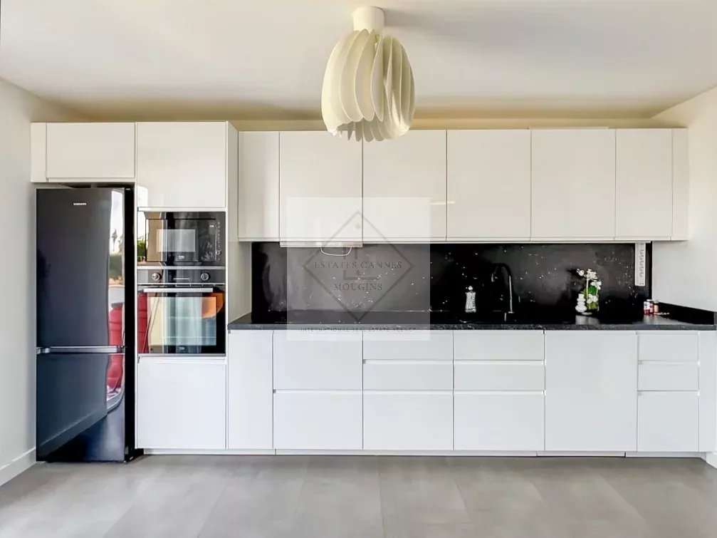 MAGNIFIQUE MAISON MITOYENNE AVEC VUE MER & COLLINES – 4 CHAMBRES – DOUBLE GARAGE – PISCINE — photo 16
