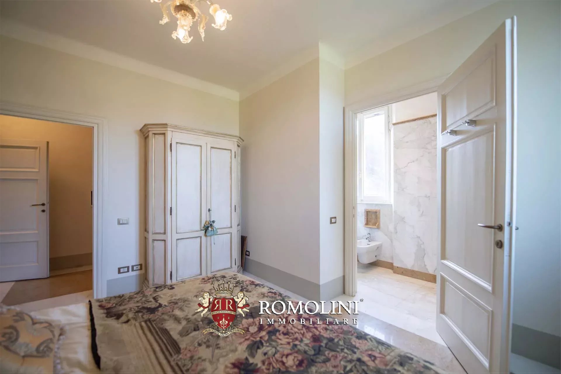 8 Bedroom Villa/Townhouse's Image 41