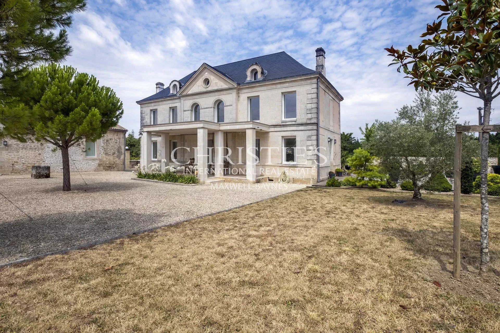 6 Bedroom Villa/Townhouse's Image 39