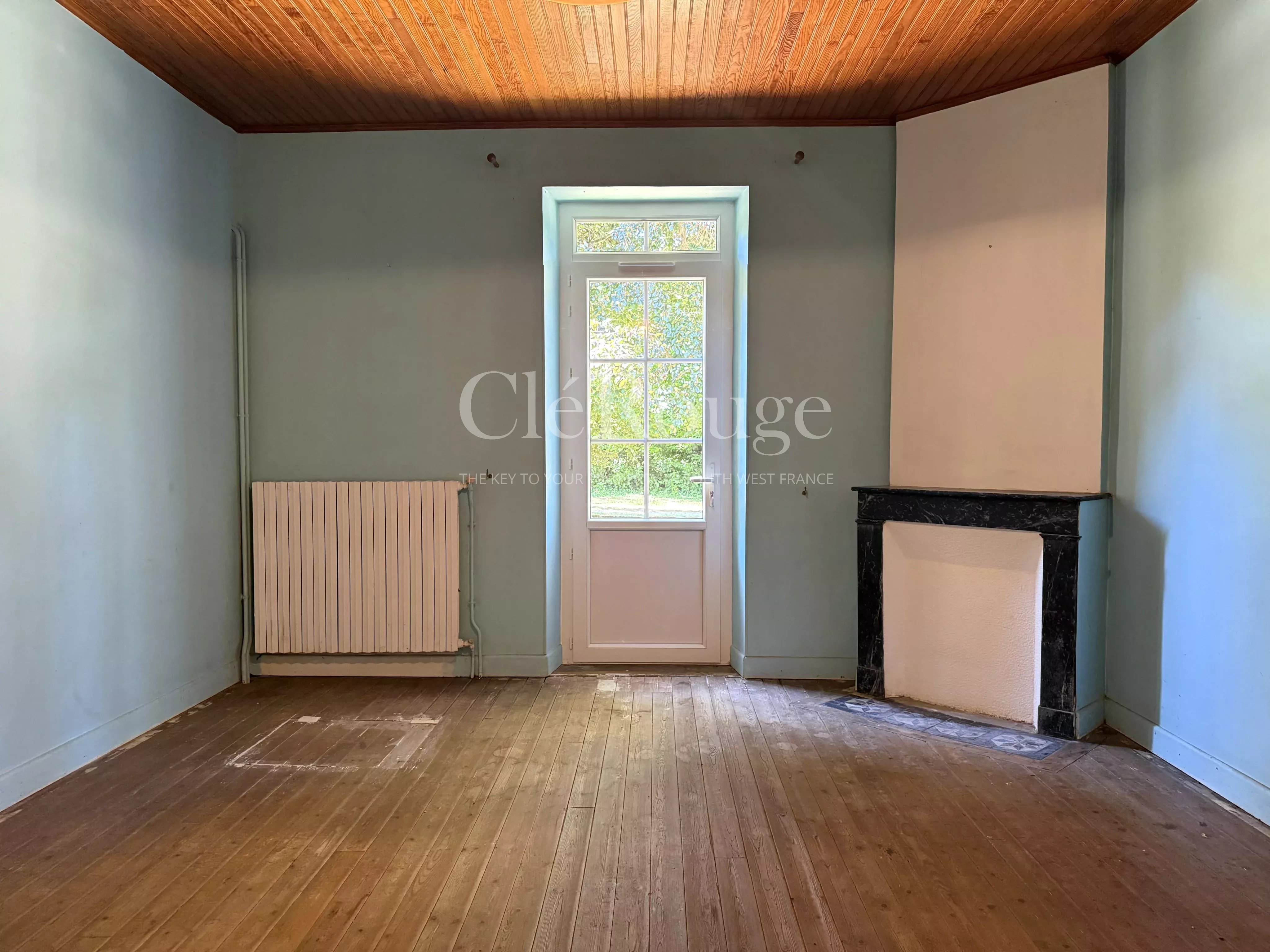 Close to Duras - Characterful and spacious property with swimming pool and stunning views