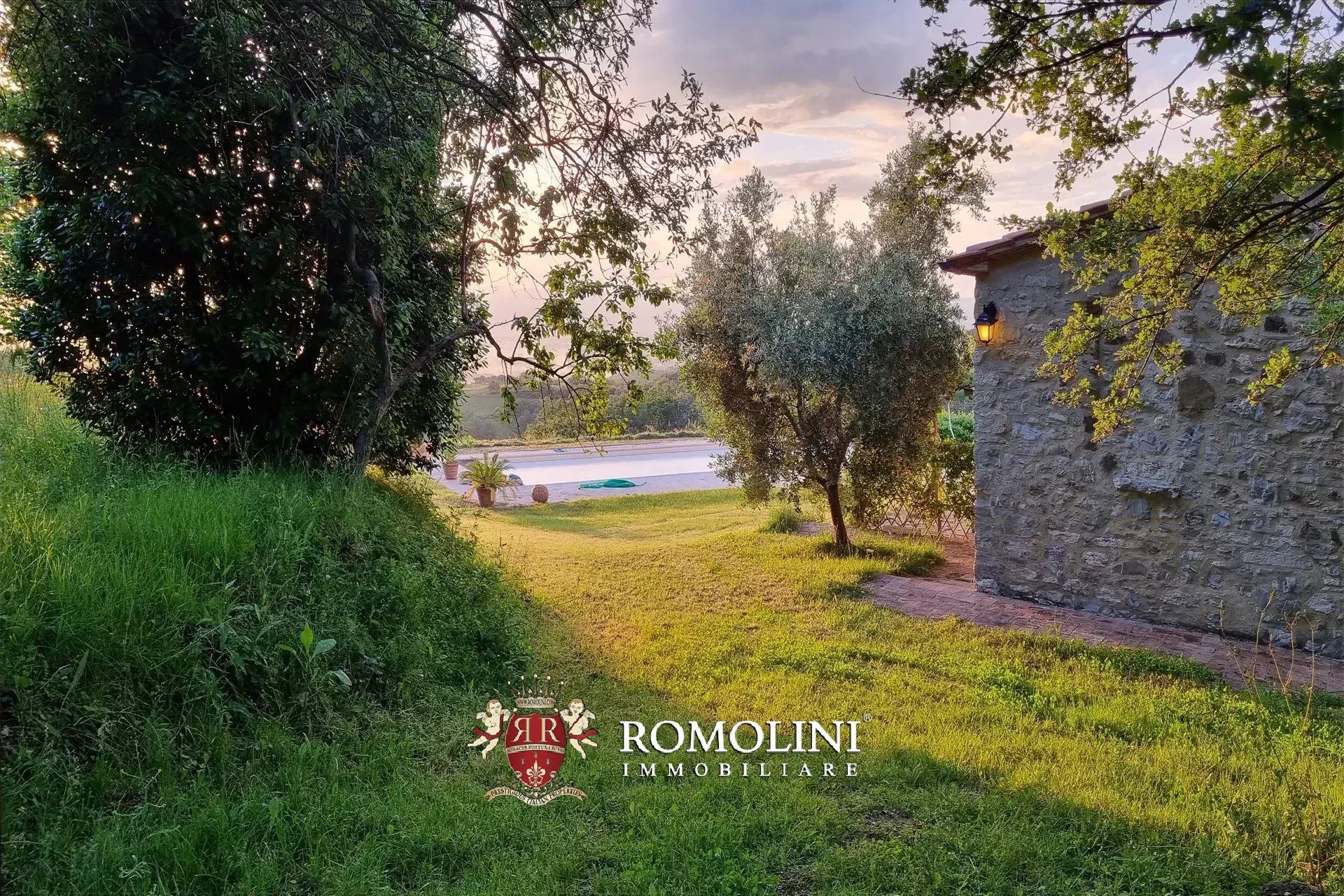 RUSTIC FARMHOUSE WITH POOL FOR SALE IN MOUNT AMIATA, MAREMMA