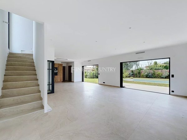 Villa for sale in Mougins in quiet area near school — photo 4