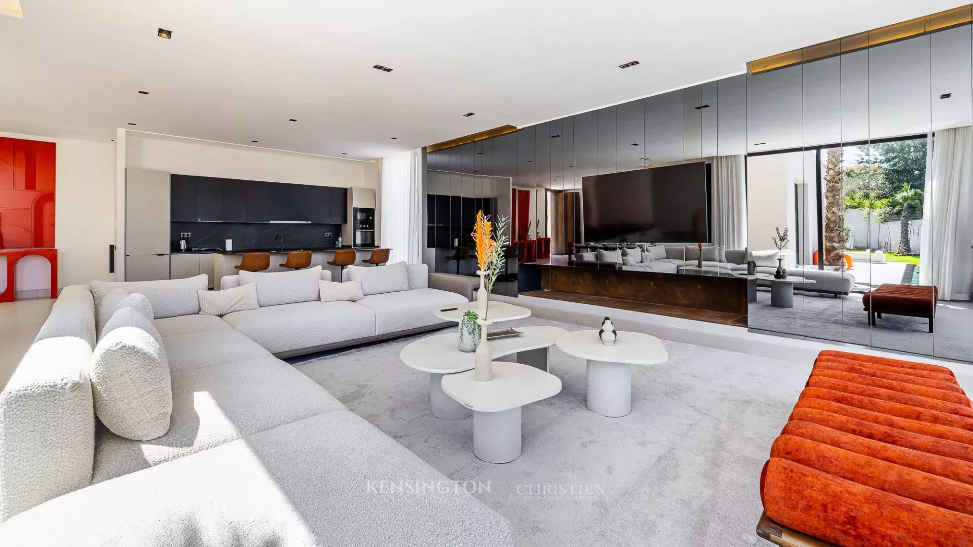 6 Bedroom Villa/Townhouse's Image 3