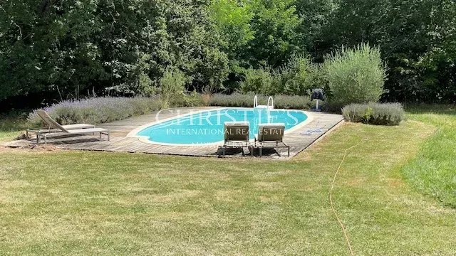 6 Bedroom Chateau's Image 35