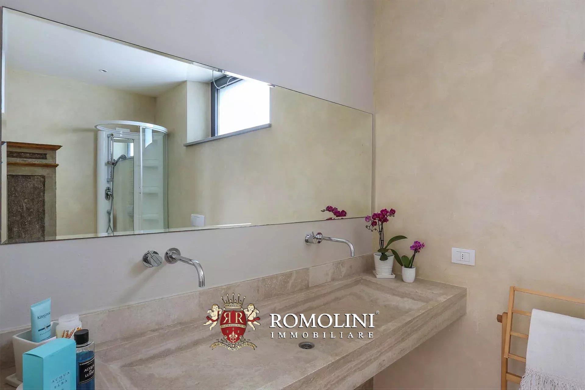 25 Bedroom Vineyard's Image 112