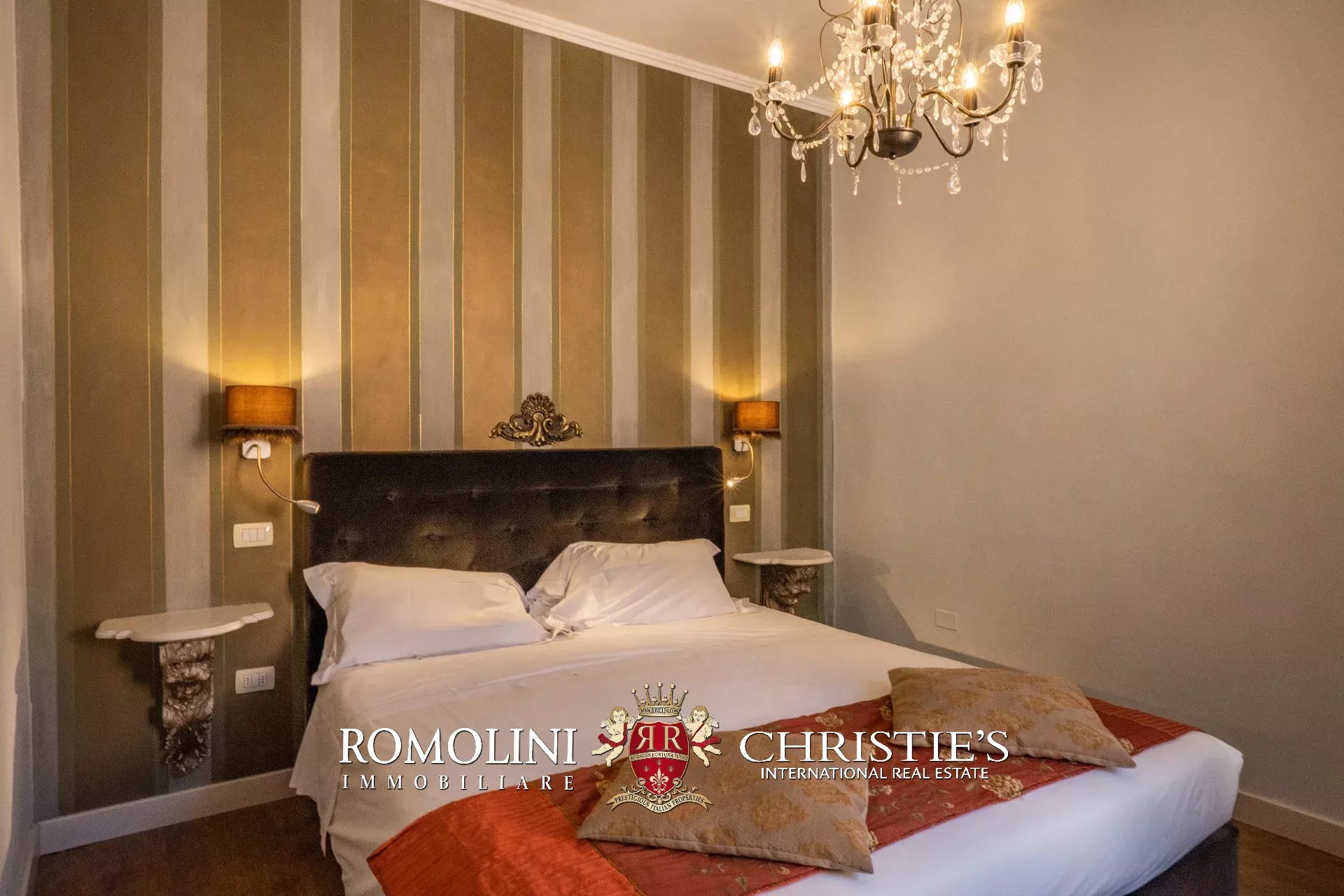 6 Bedroom Villa/Townhouse's Image 40