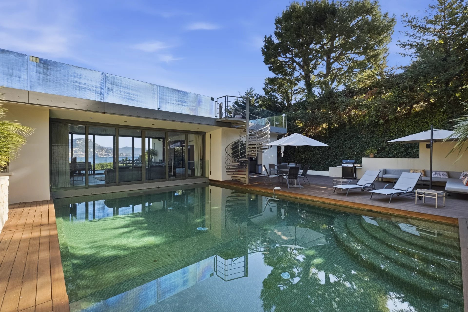 Modern 5-bedroom villa with open views and pool