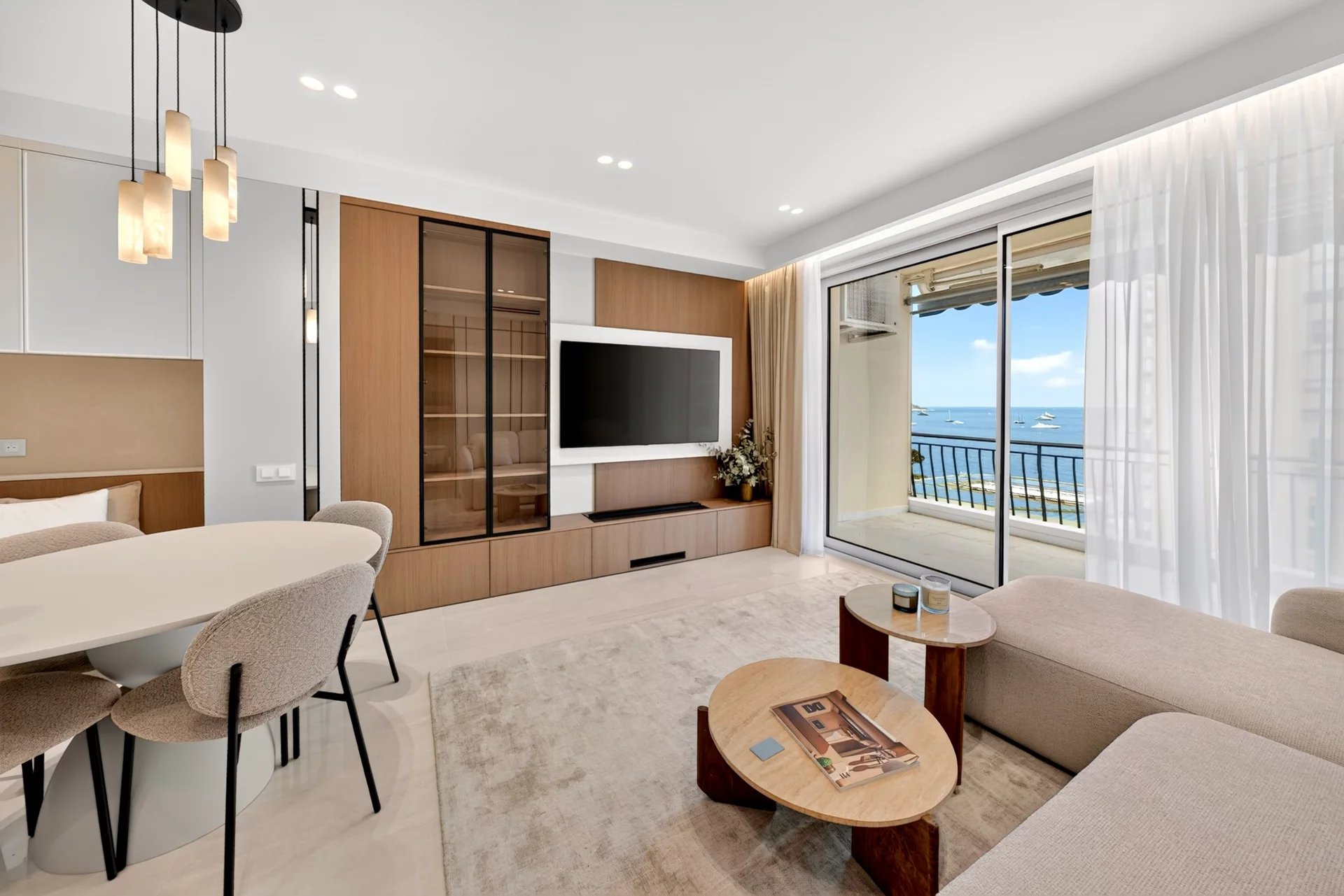 Superb 4 room apartment completely refurbished with sea view terrace and cellar