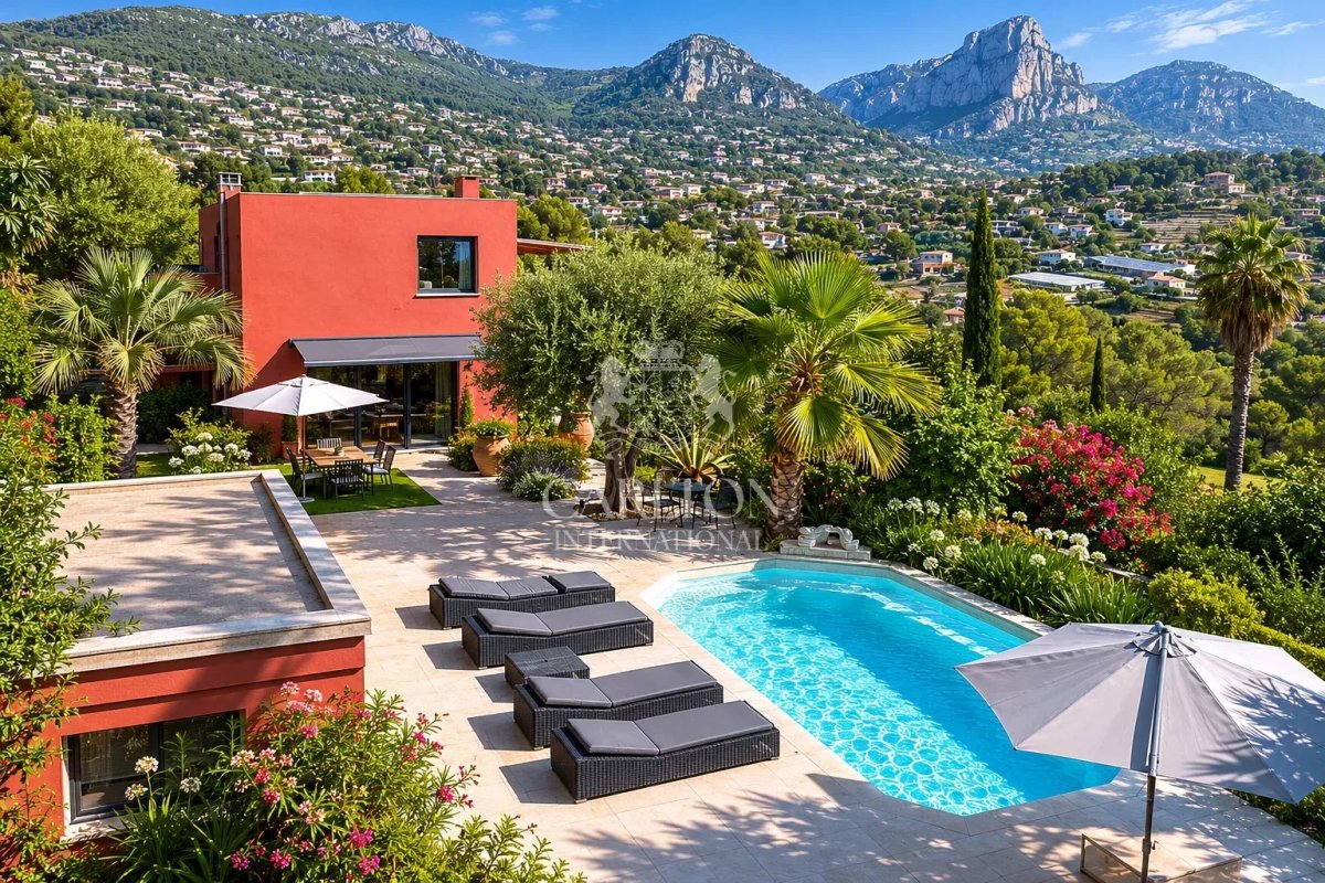 Villa moderne et lumineuse avec vue panoramique collines