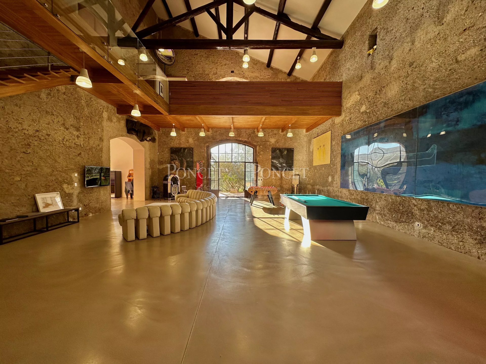 6 Bedroom Villa/Townhouse's Image 4