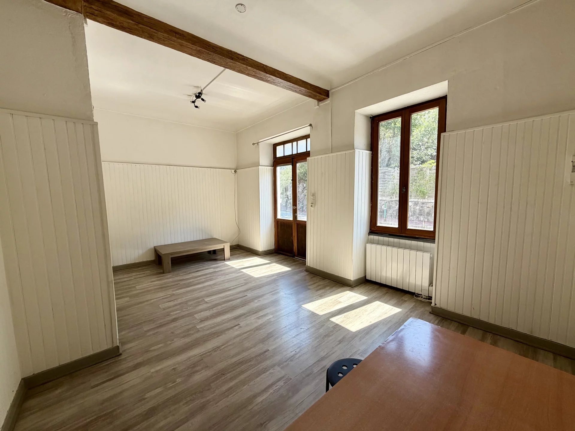 Appartement 2 pièces avec terrasse, vue dégagée sur les montagnes et deux caves