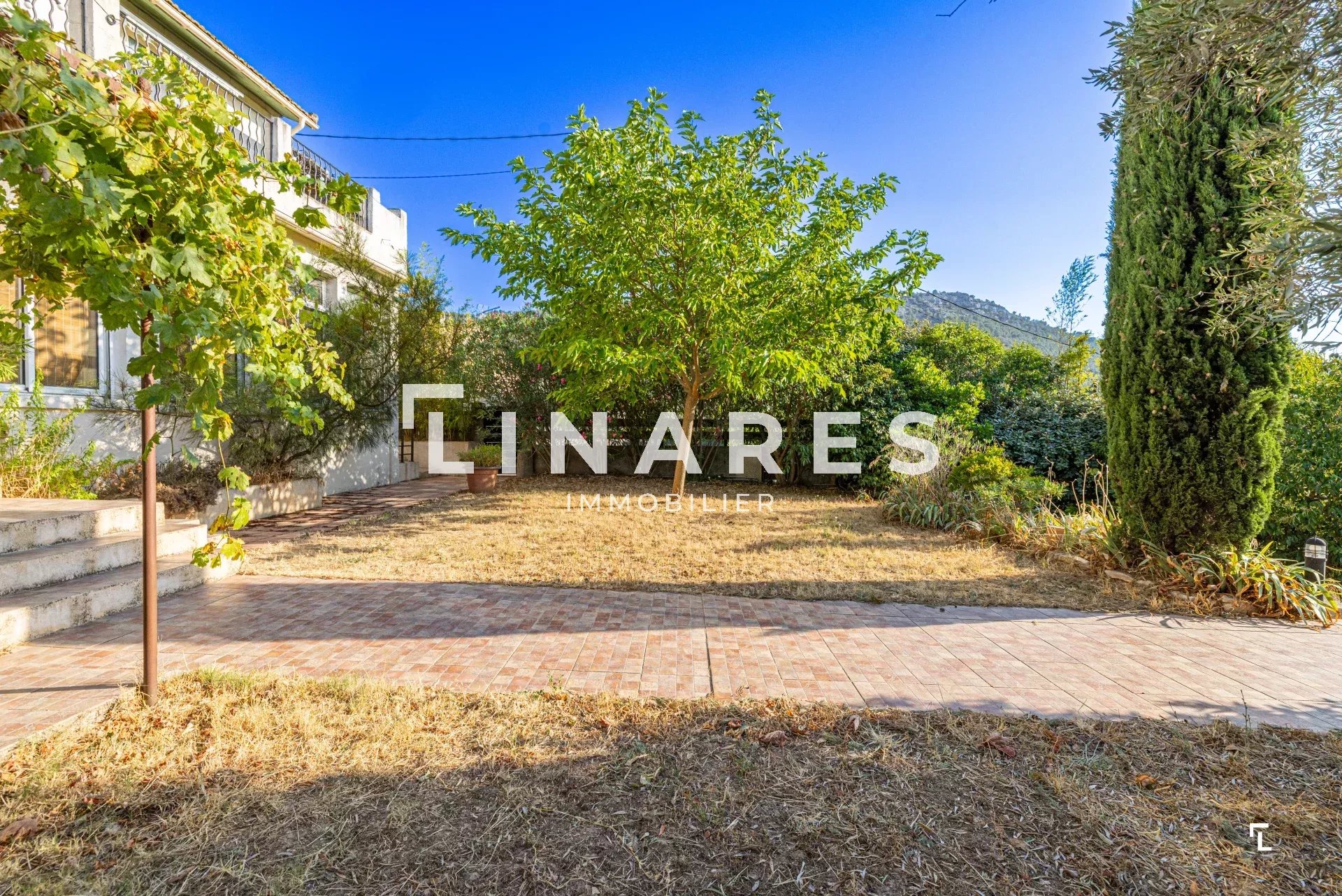 L'ACCUEILLANT - Rez de jardin T5 de 217m² - Cuisine d'été - Dépendances - Garage de 35m² -  Terrain de  600m²  - 13821 LA PENNE SUR HUVEAUNE