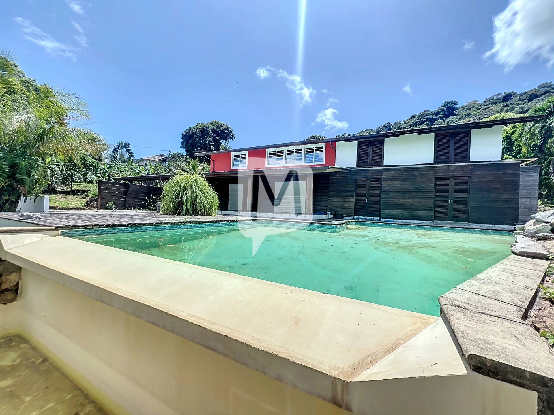 DPT GUYANE, à vendre REMIRE-MONTJOLY maison XXL de 375 m² avec piscine