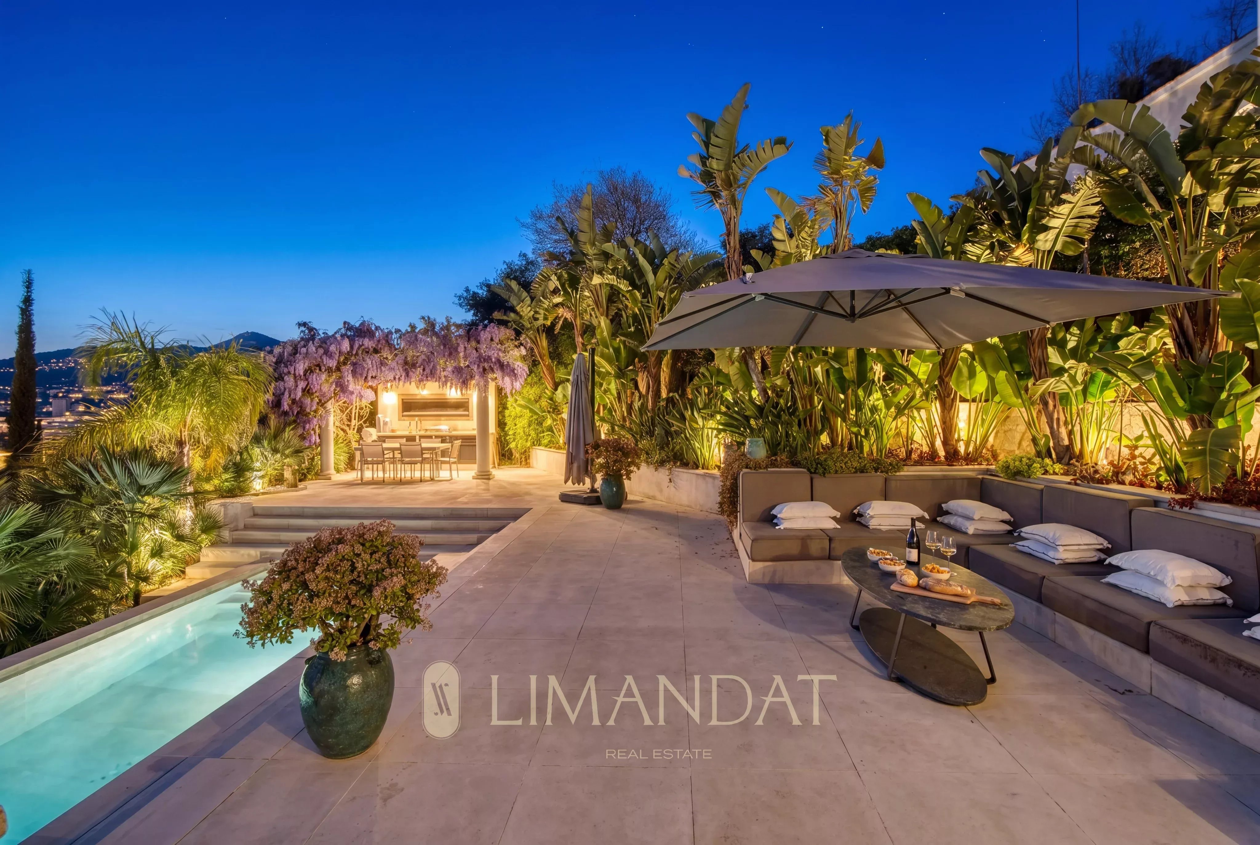 Location longue durée | Nice – Villa Belle Époque 5 suites, vue mer, piscine chauffée, jardin luxuriant