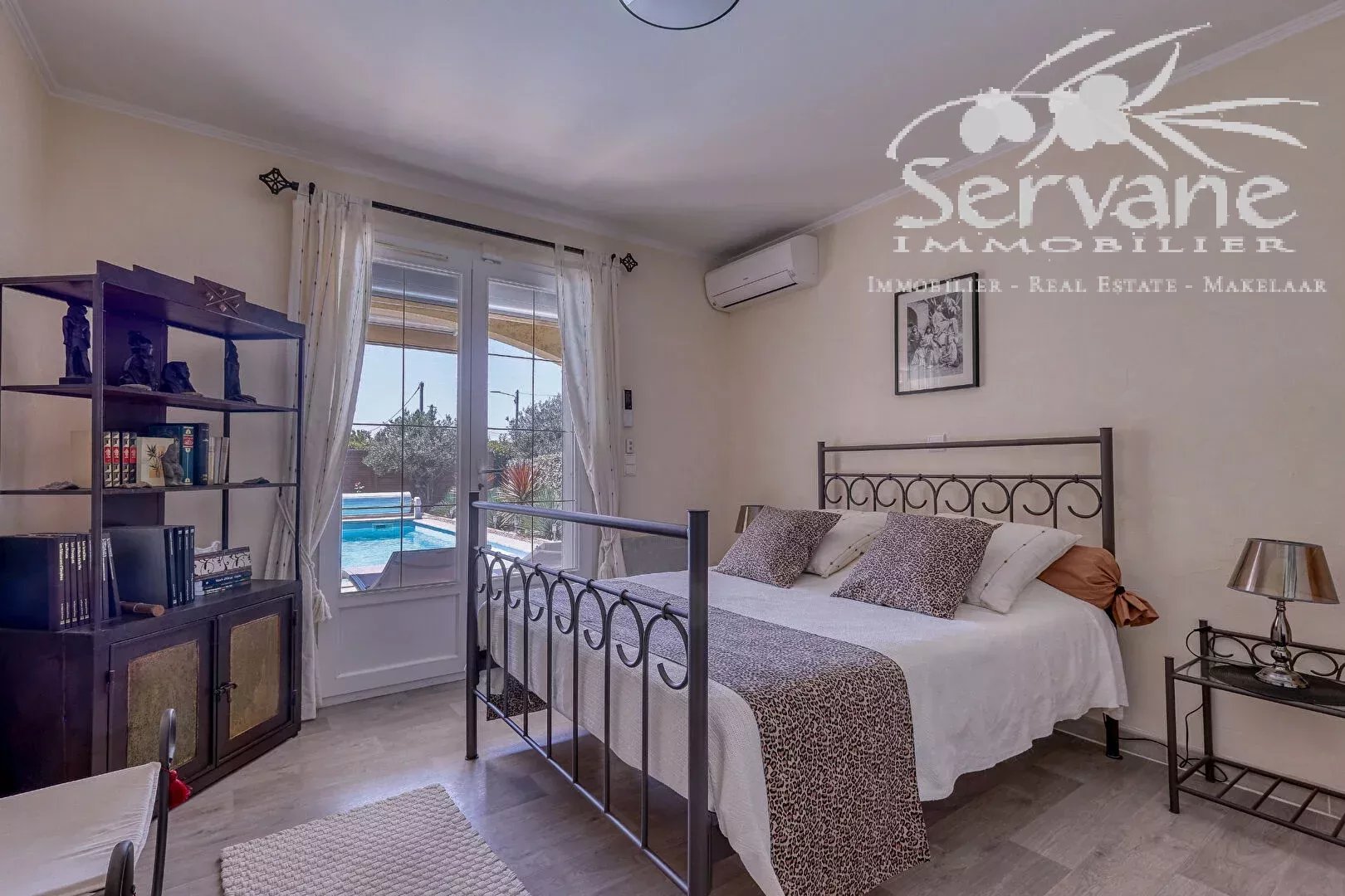 VERY NICE 4 BEDROOMS VILLA WITH POOL FOR SALE AUPS