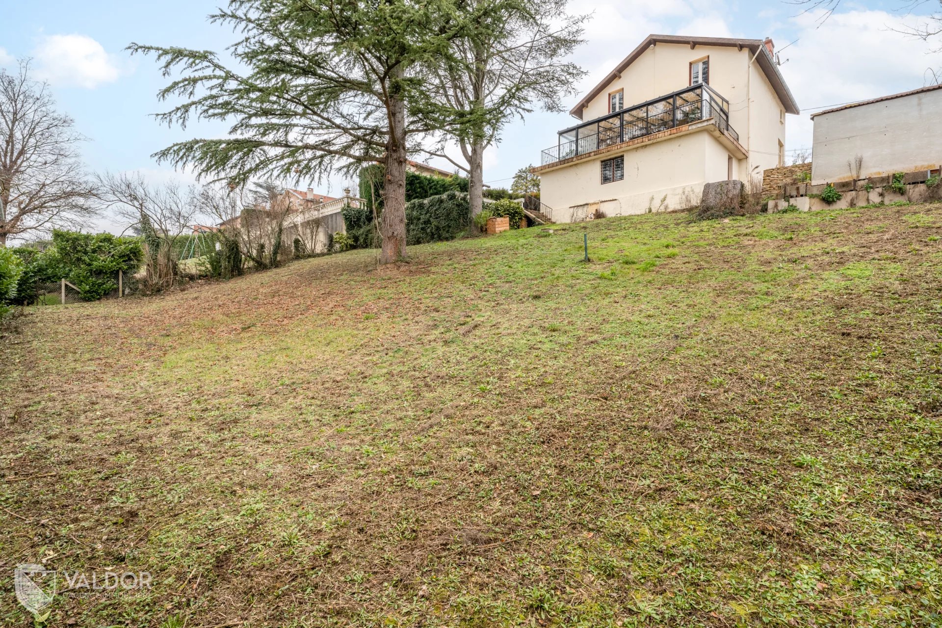 Terrain constructible de 680 m² LIMONEST