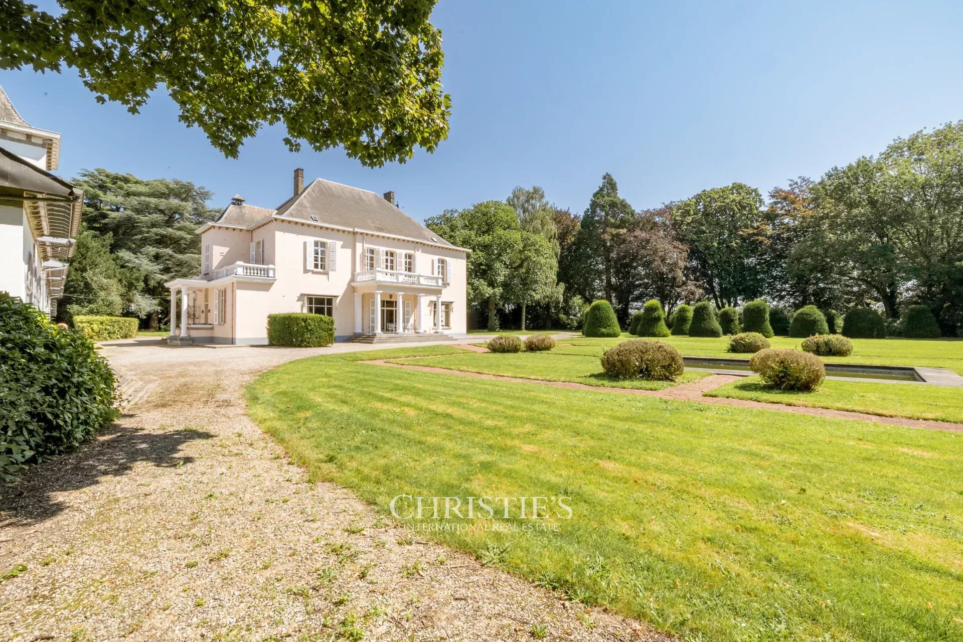Elegante historische villa, genesteld in een park van bijna 2ha