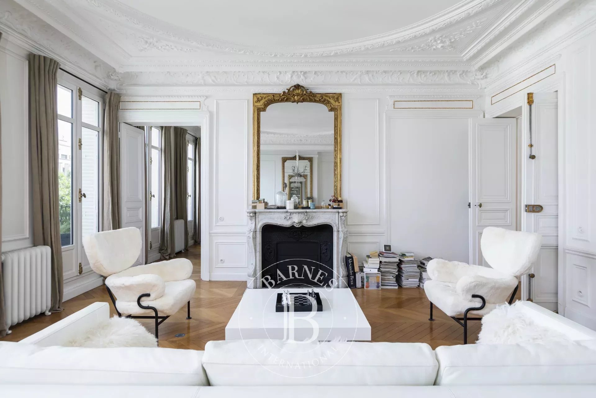 Paris 7 - Saint-Germain-des-Prés - high floor - continuous balcony - 3/4 bedrooms
