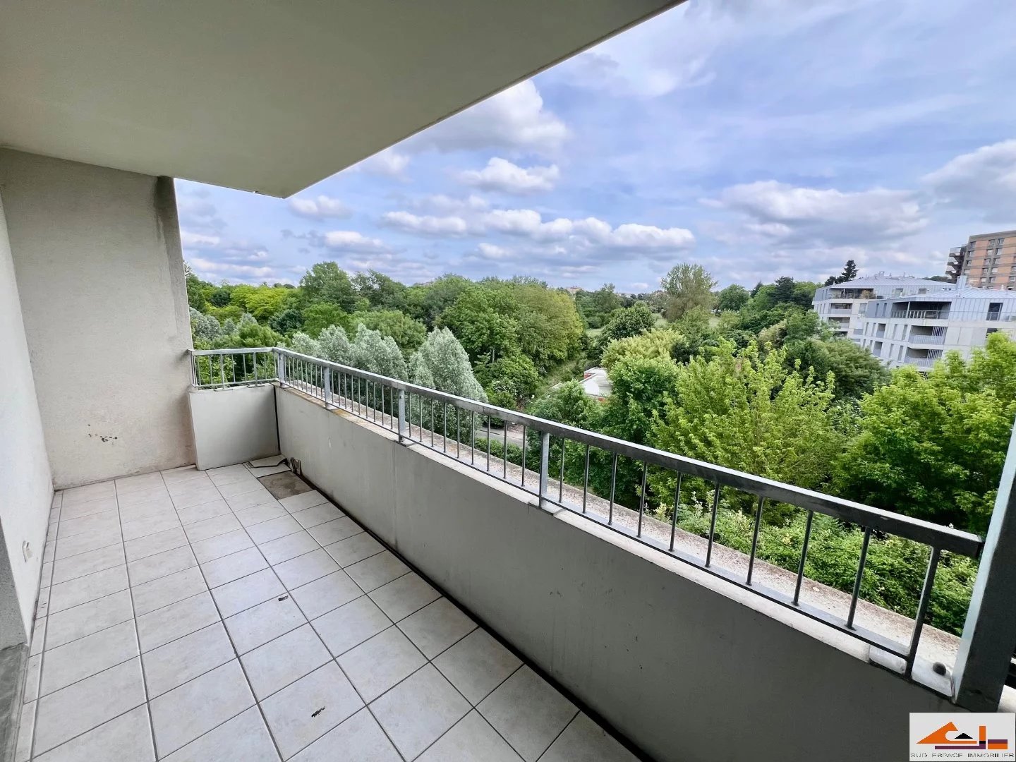T4 de 91.3 m² à 800m de la FAC DE MEDECINE + VUE