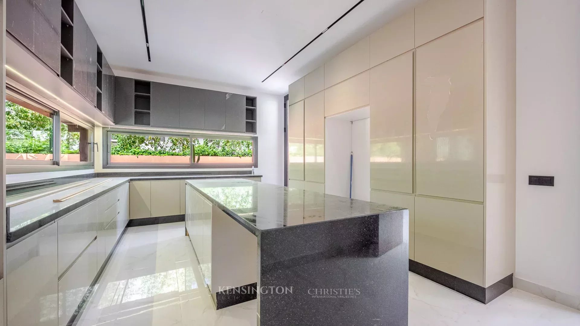 5 Bedroom Villa/Townhouse's Image 7