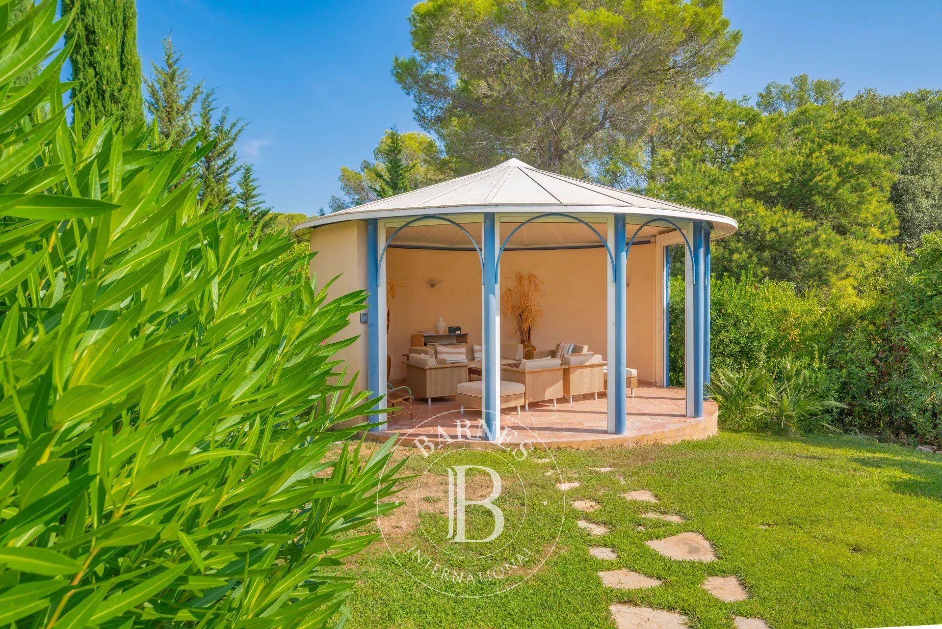 Villa Saint-Raphaël - picture 2