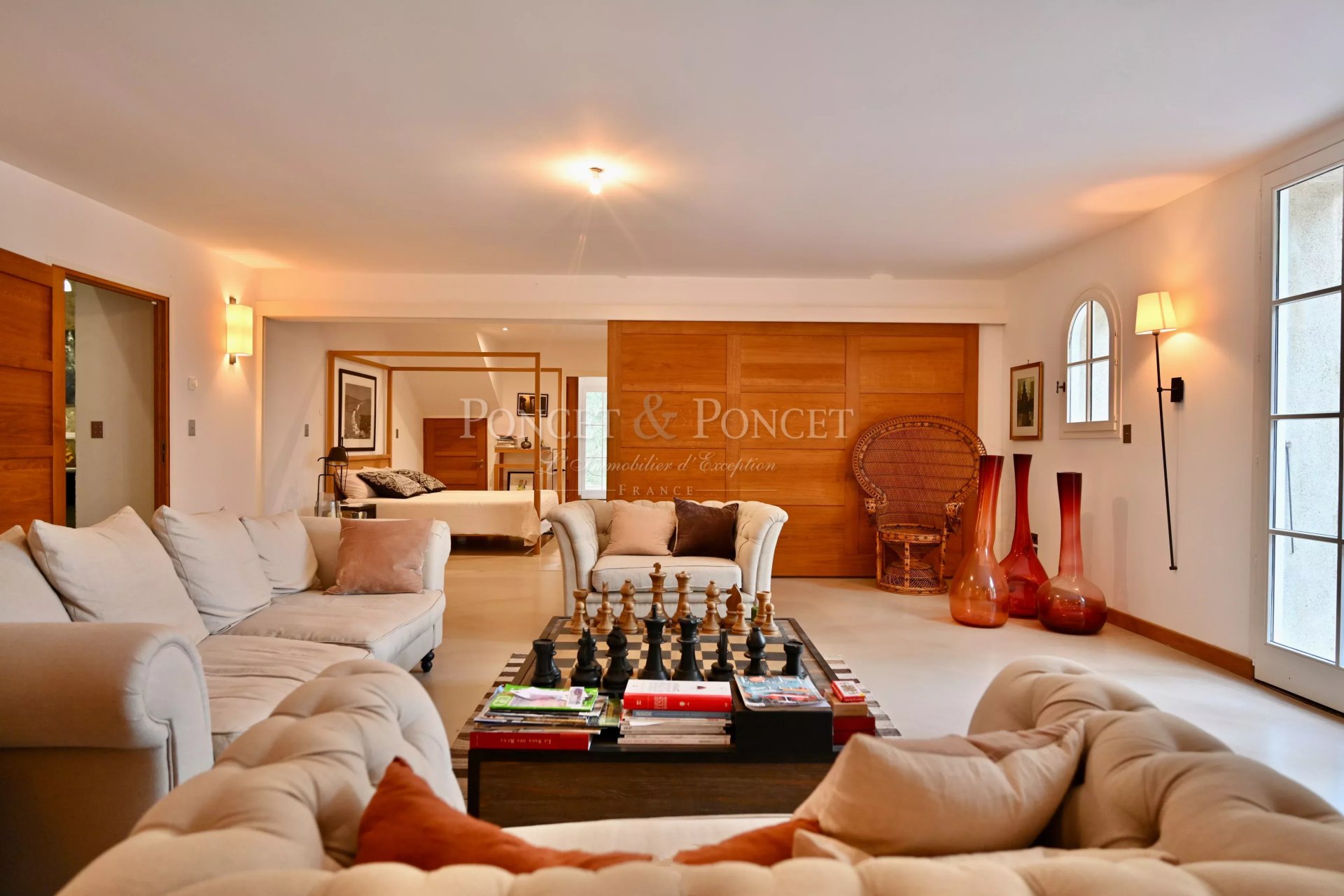 6 Bedroom Villa/Townhouse's Image 5