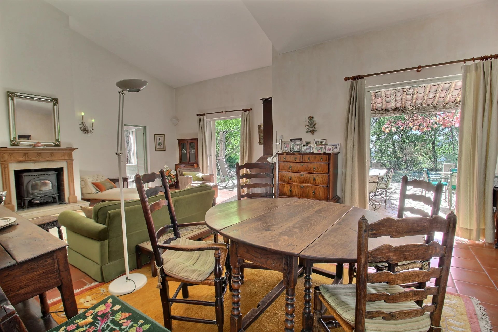 Single-storey villa with studio - Fayence