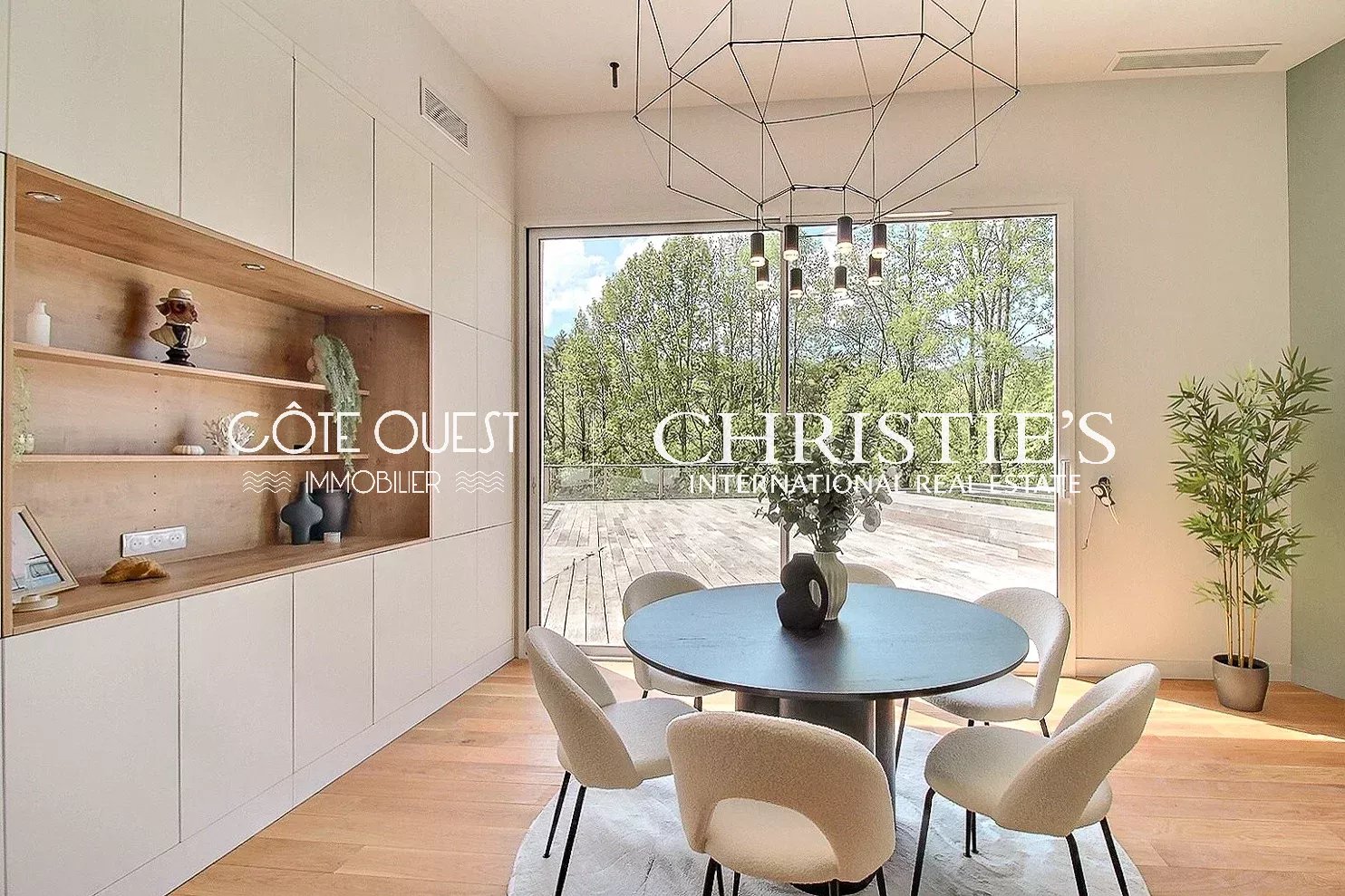 4 Bedroom Villa/Townhouse's Image 3