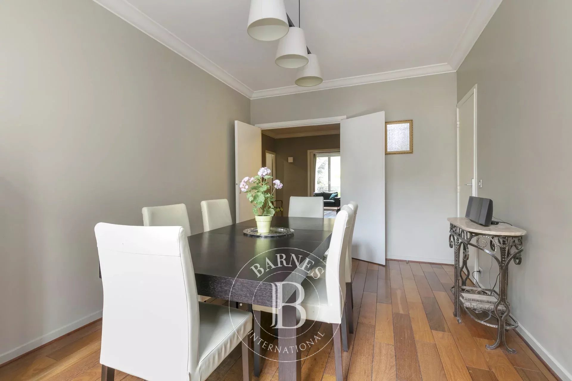 NEUILLY - MAIRIE MERMOZ - 3-BEDROOM APARTMENT - picture 11