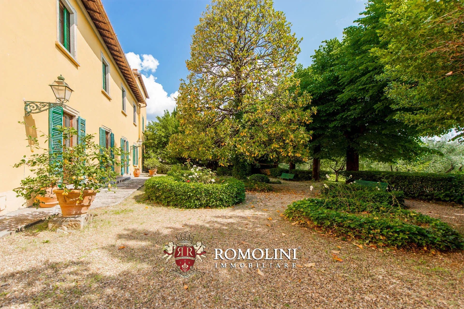 16 Bedroom Vineyard's Image 11
