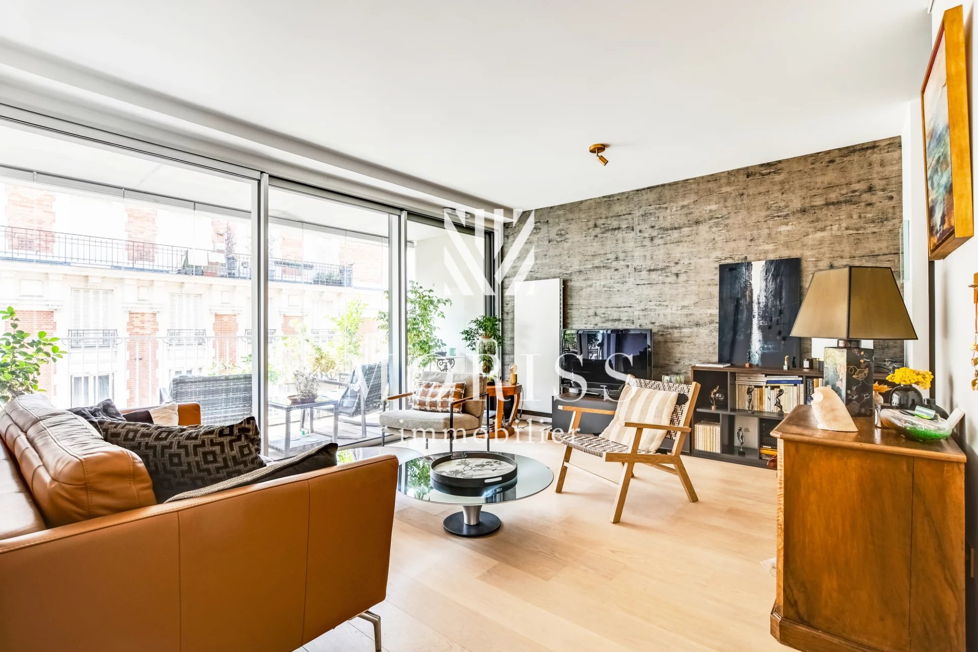Paris XVIII - APPARTEMENT 2 PIÉCES - TERRASSE - REFAIT À NEUF - - Image Array