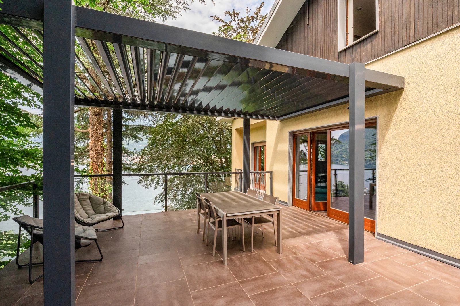 ELEGANT REPRESENTATIVE VILLA WITH TERRACES AND GARDEN WITH VIEW ON LAKE, FAGGETO LARIO (COMO)