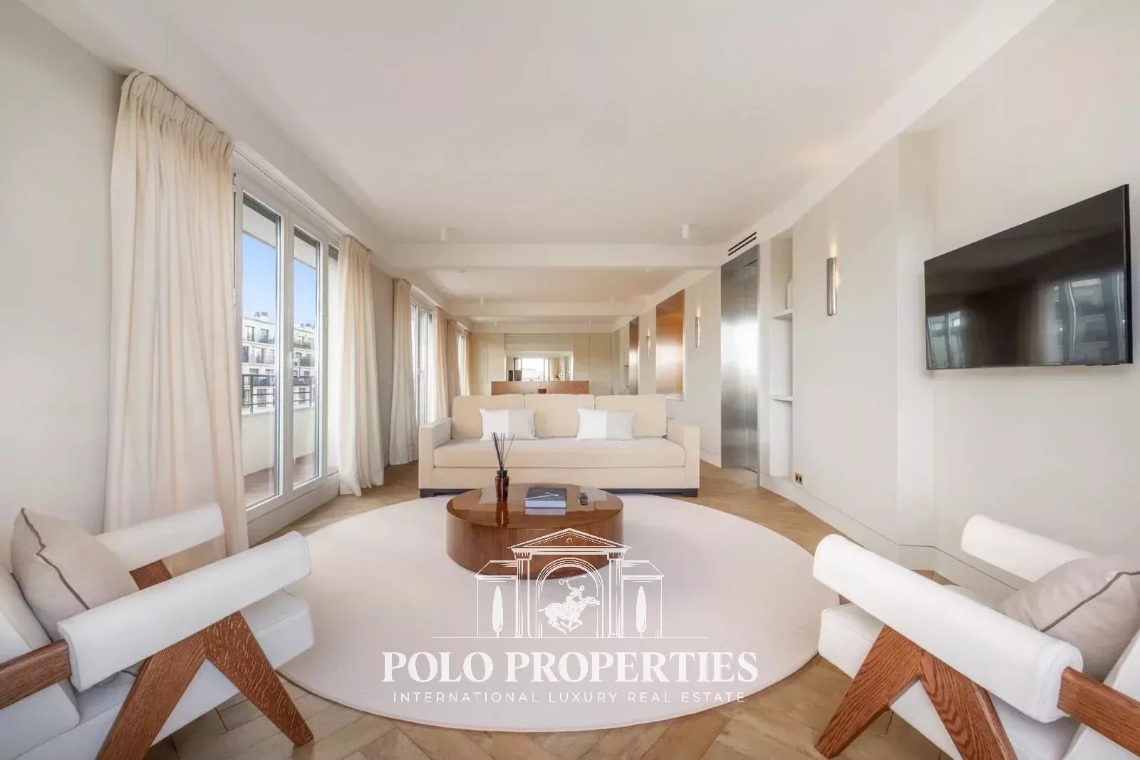 Elevated floor with balcony - Avenue Paul Doumer