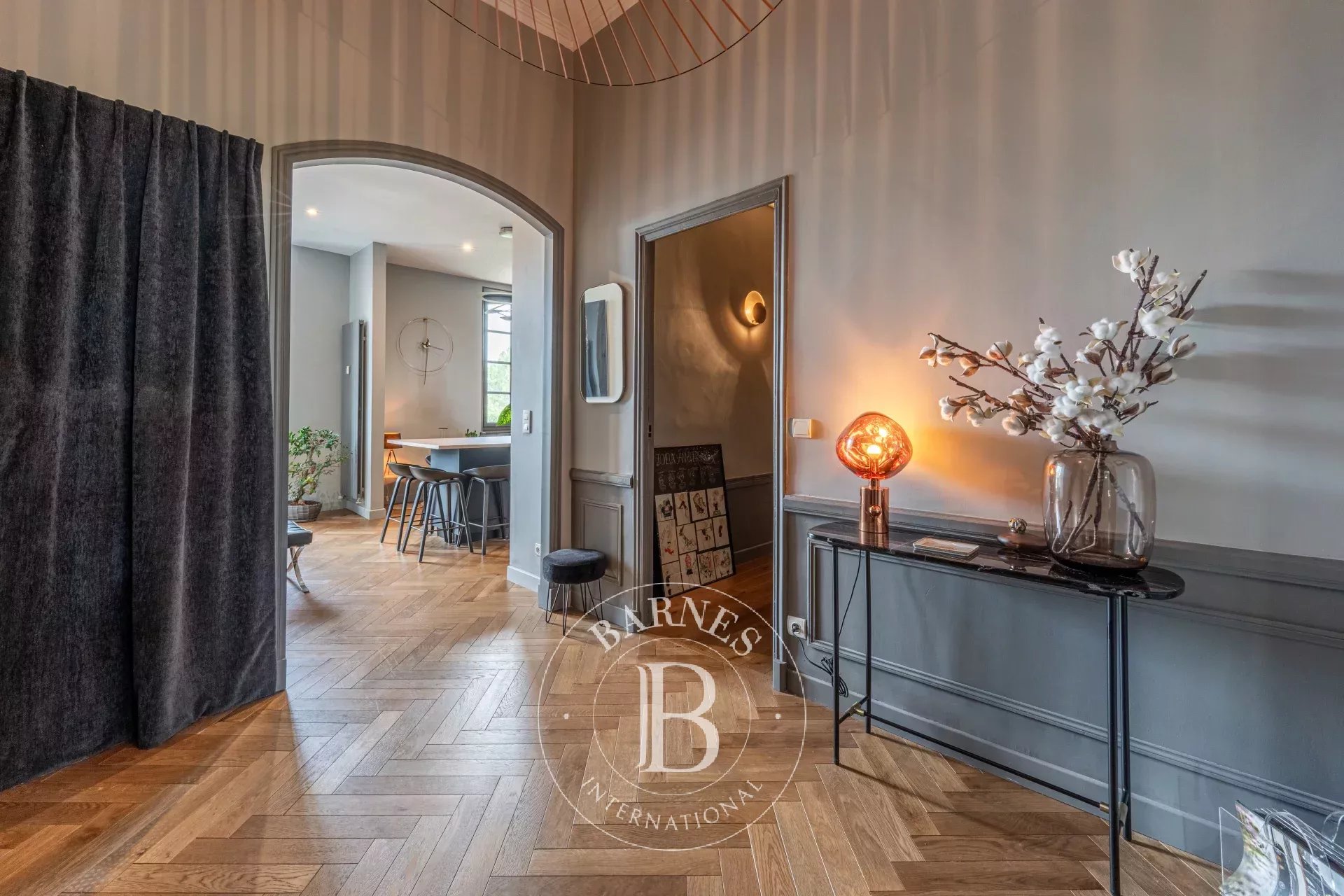 AIX-EN-PROVENCE - OLD APARTMENT RENOVED IN A CASTEL NESTLED IN A PARC -1700.7 FT2-2 BEDROOMS-GARAGE AND PARK. - picture 12