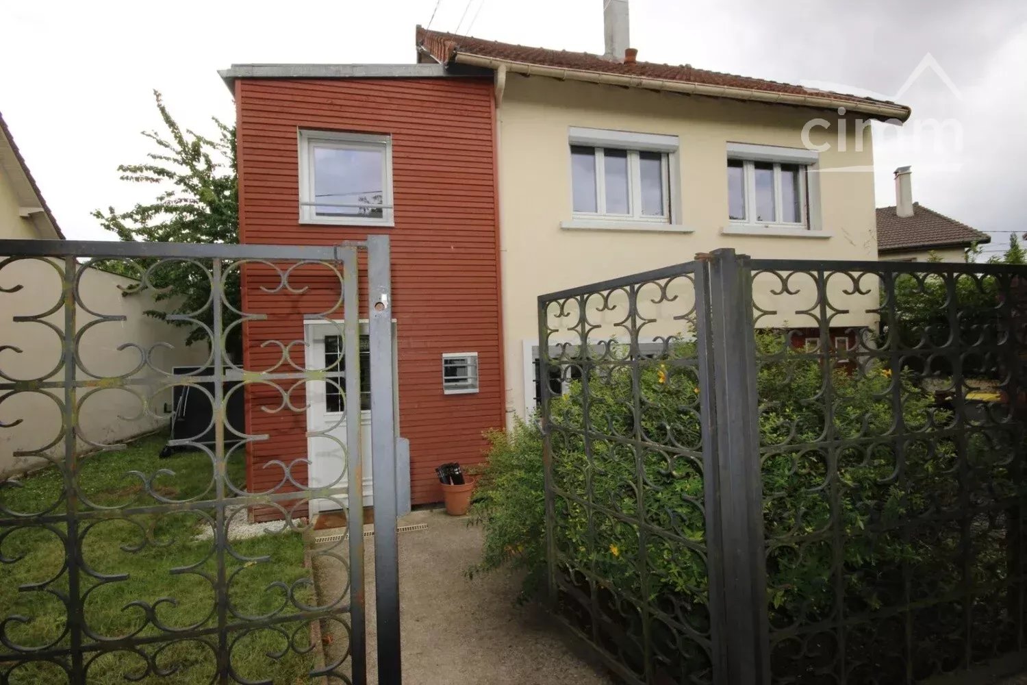 A vendre maison de 4 pieces a Gournay sur Mar'ne