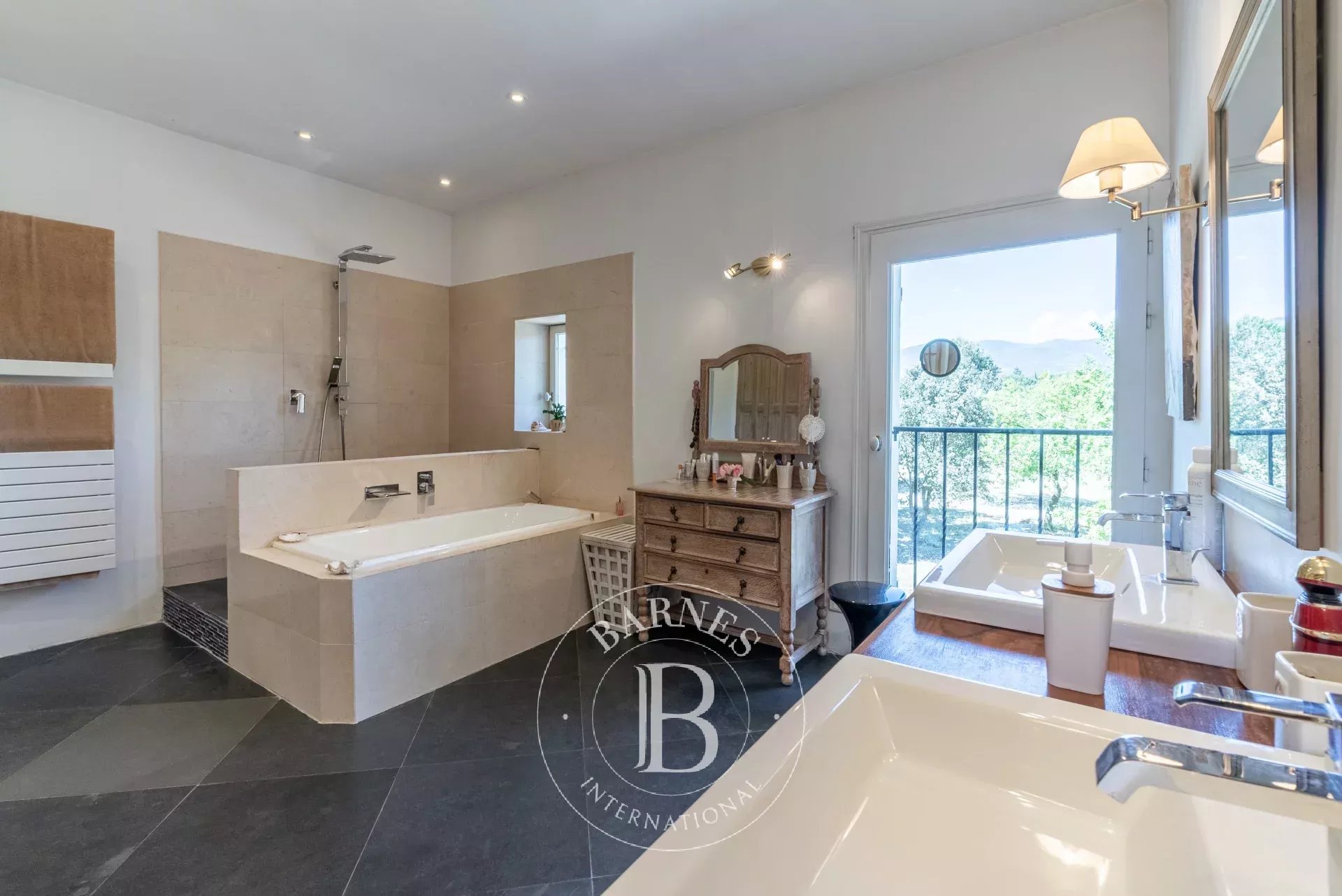 LOURMARIN - PROPERTY - 5 BEDROOMS - SWIMMING POOL - PARK OF 6.5 HA - picture 10