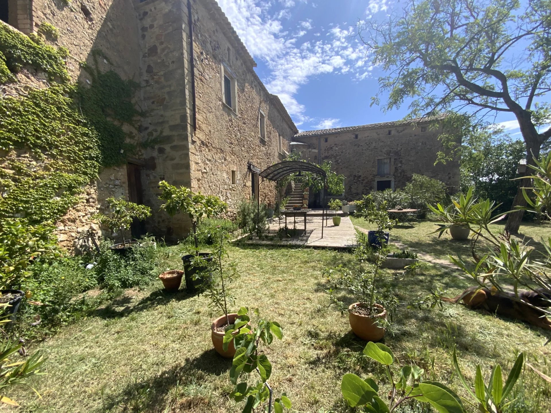 Maison de village en pierre 10 minutes d' Uzès.