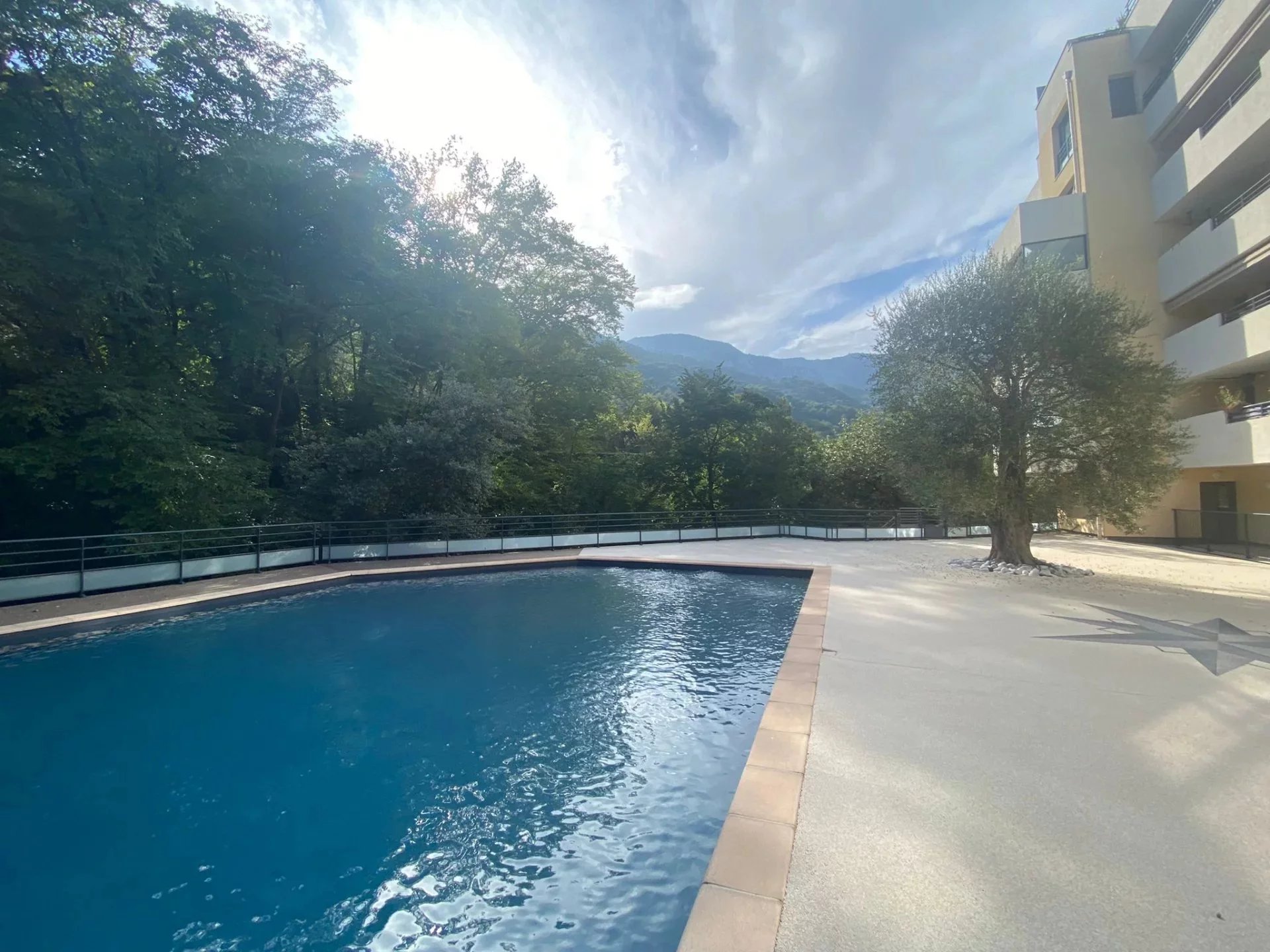 Exclusivité Studio avec Parking, Cave.