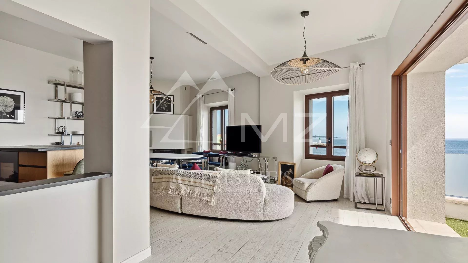 5 Bedroom Villa/Townhouse's Image 3