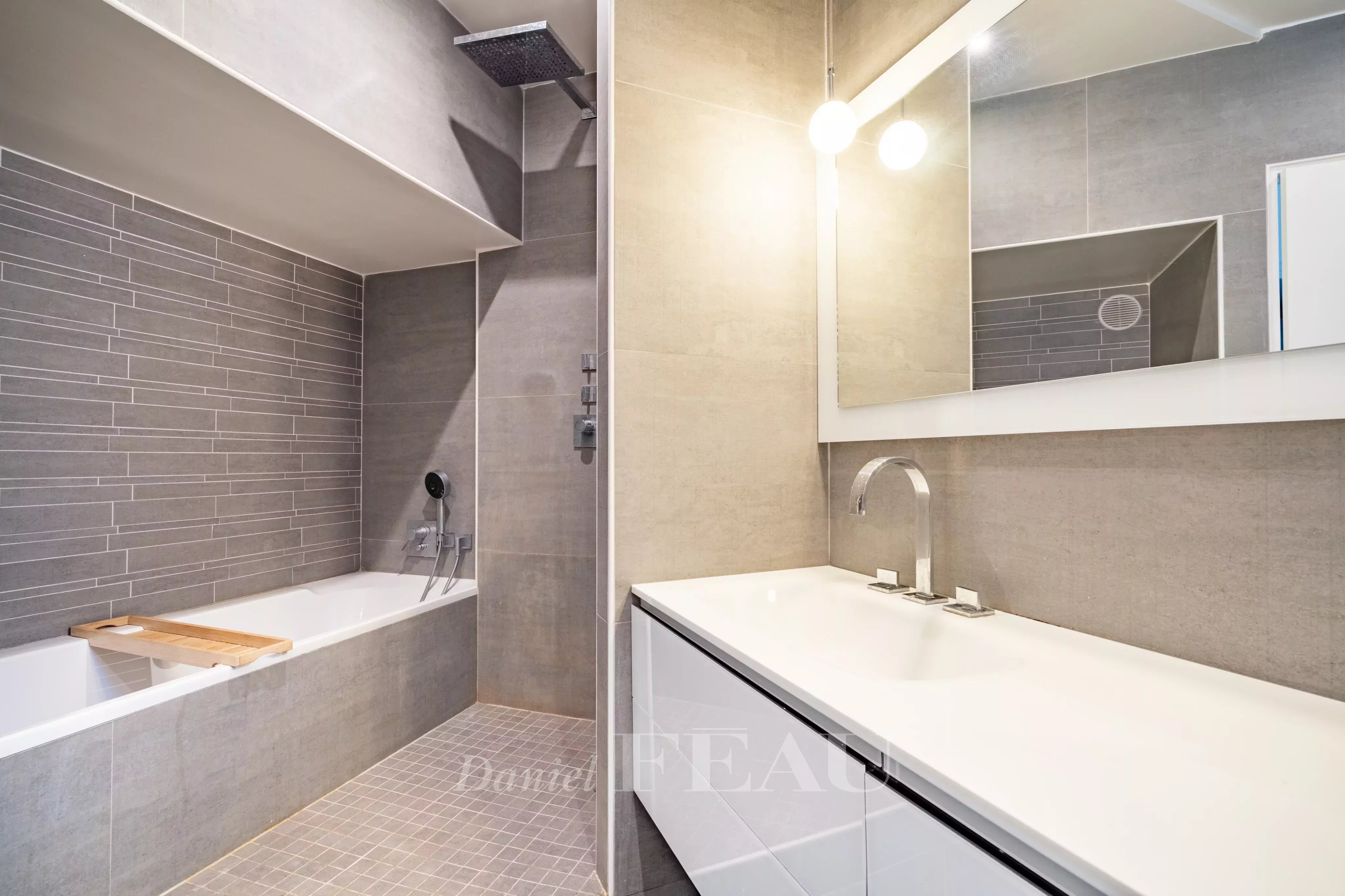 Sale Apartment Paris 7th