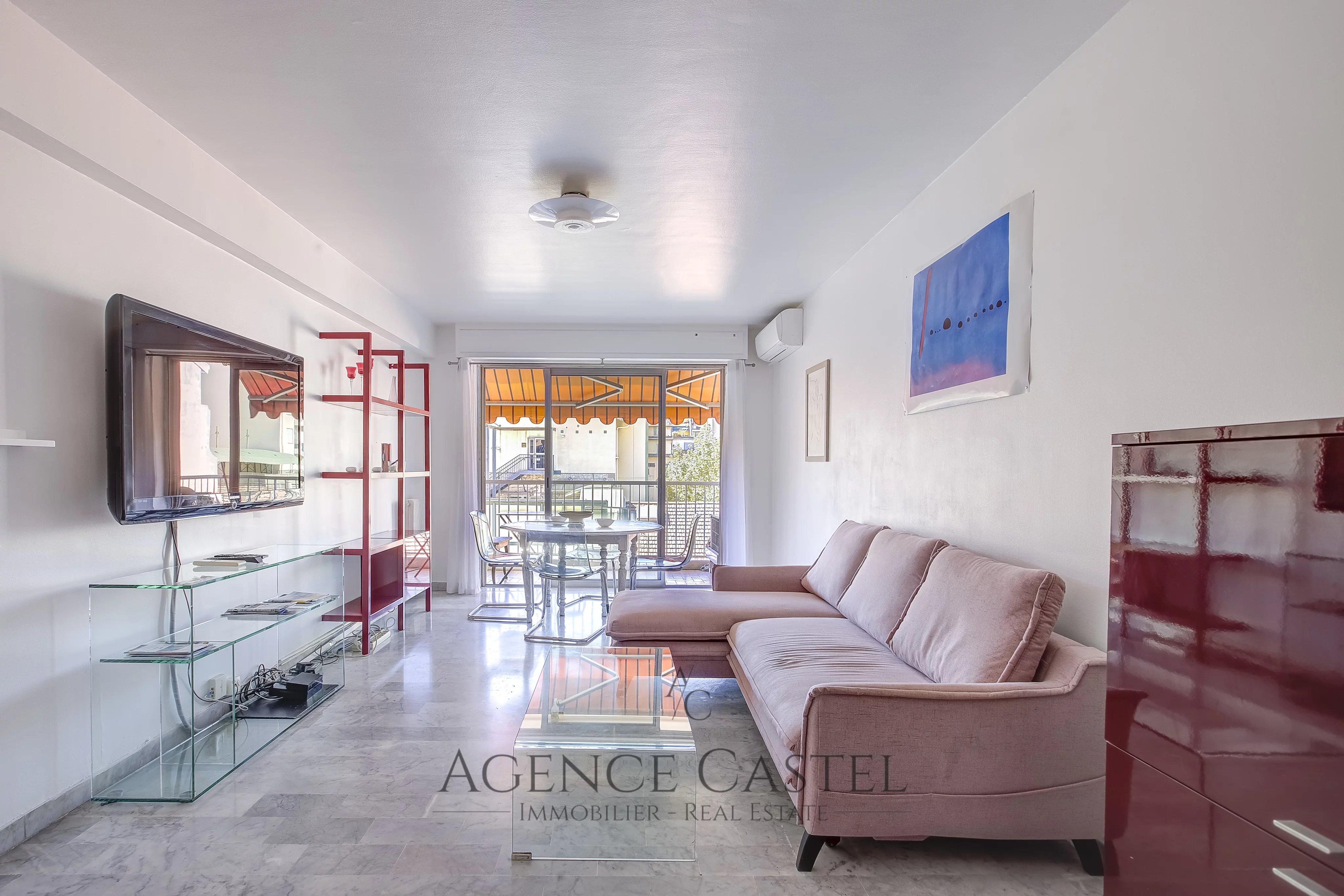 Modern 2-Room Apartment with Terrace in Nice