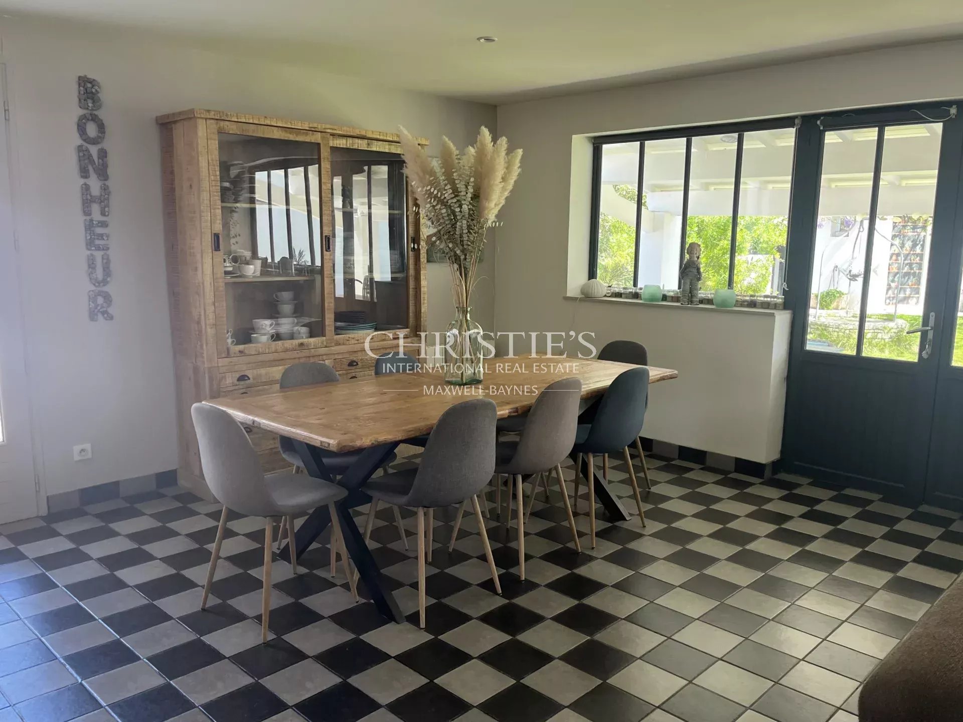 5 Bedroom Villa/Townhouse's Image 6